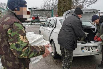 ​Бійці тероборони Ржищева поділилися продуктами з мешканцями місцевого геронтологічного пансіонату
