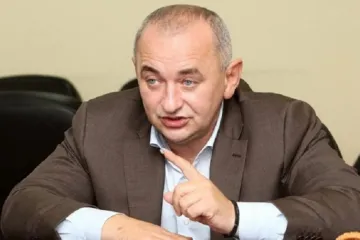 ​Зеленському – детектор брехні, а собі з братом-близнюком – «приватну» митницю і співпрацю з бізнесменами з Криму та РФ. Контрабанда братів Матіосів…