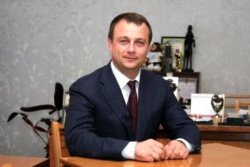 ​Ясно, что Требушкин Руслан Валерьевич будет встречать прорвавшиеся ордынские танки караваями и салом в шоколаде - куда смотрят СБУ и СНБО? 
