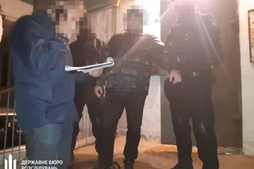 ​Для поліцейського, який вимагав 6 тисяч доларів, ДБР вимагає позбавлення волі