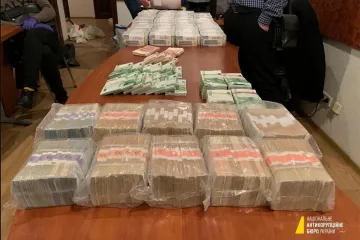 ​Задержание брата судьи Вовка. НАБУ нашло миллионы долларов наличными и антиквариат: ФОТО