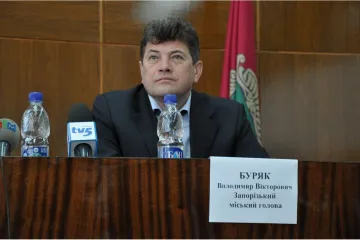 ​Владимир Викторович Буряк – одиозный мэр со своей командой живут счастливо, в отличии от горожан