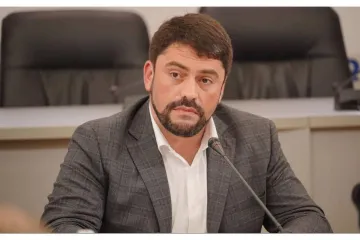 ​Владислав Трубіцин – утік. Депутата Київради викрили на хабарі