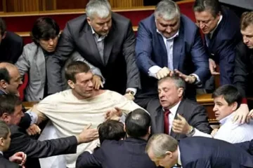 ​Они сдали Крым. Поименный список