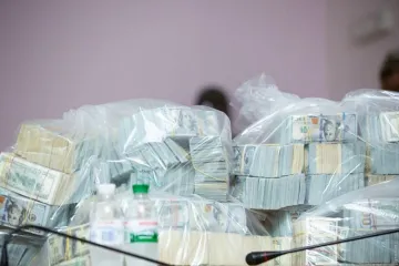​Взятка в $6 миллионов: кто помогал взяточникам в ОП, ГПУ и достал кэш