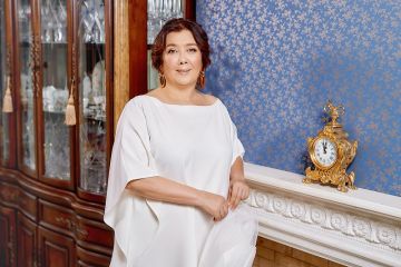 ​Марина Ермилова: Титушки под прикрытием полиции ворвались в мой дом, избили меня. Сообщаю официально - нет никакой семейной драмы. Есть криминал. 