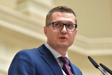 ​Ваня и прослушка. Джеймса Бонда из Баканова не получилось, пора переквалифицироваться в управдомы
