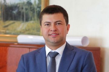 ​Жена замглавы АМПУ скупает землю и получает десятки тысяч гривен материальной помощи