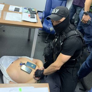 ​СБУ затримало на отриманні неправомірної вигоди 600 тисяч гривень керівника та заступника Дирекції по-будівництву та утриманню об’єктів транспортної інфраструктури КП «Київпастранс» КМДА