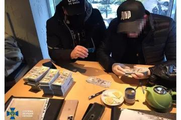 ​СБУ затримала двох киян, які обіцяли за півмільйона доларів вирішити бізнес-питання через нібито зв’язки у керівництві Офісу Генпрокурора