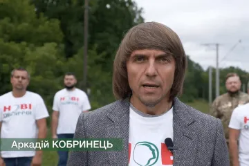 ​Мер Бучі та його посіпаки – політичні перевертні, які заради доступу до корита міняють партії, як рукавички – Аркадій Кобринець, кандидат на посаду Голови Бучанської громади