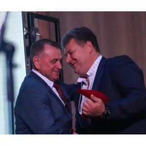 ​Сергій Крамаренко: Поки Президент міняє голову ОПЗЖ Медведчука на українських ГЕРОЇВ, Житомирський губернатор Бунечко нагороджує соратника Януковича Рижука та нардепа від ОПЗЖ Павленка нагородами за заслуги!!!