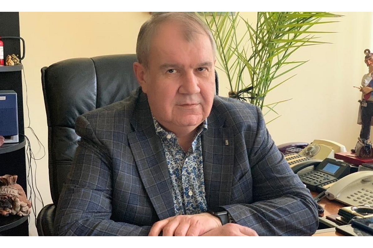 Строгий и добрый доктор Пилецкий Анатолий. Жизнь и здоровье людей находится в научно подготовленных, принципиальных и ответственных руках